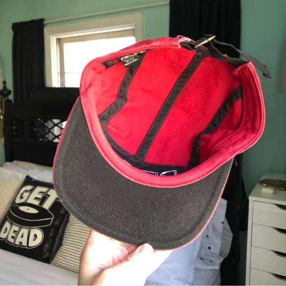 Revive Skateboards 5 Panel Red Hat. - Picture 16 of 17